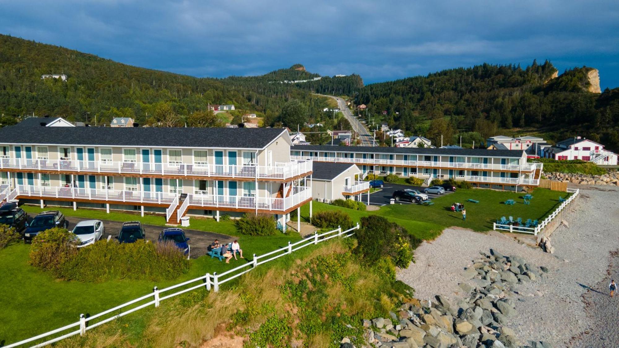 Hotel Les Trois Soeurs Percé Exterior foto